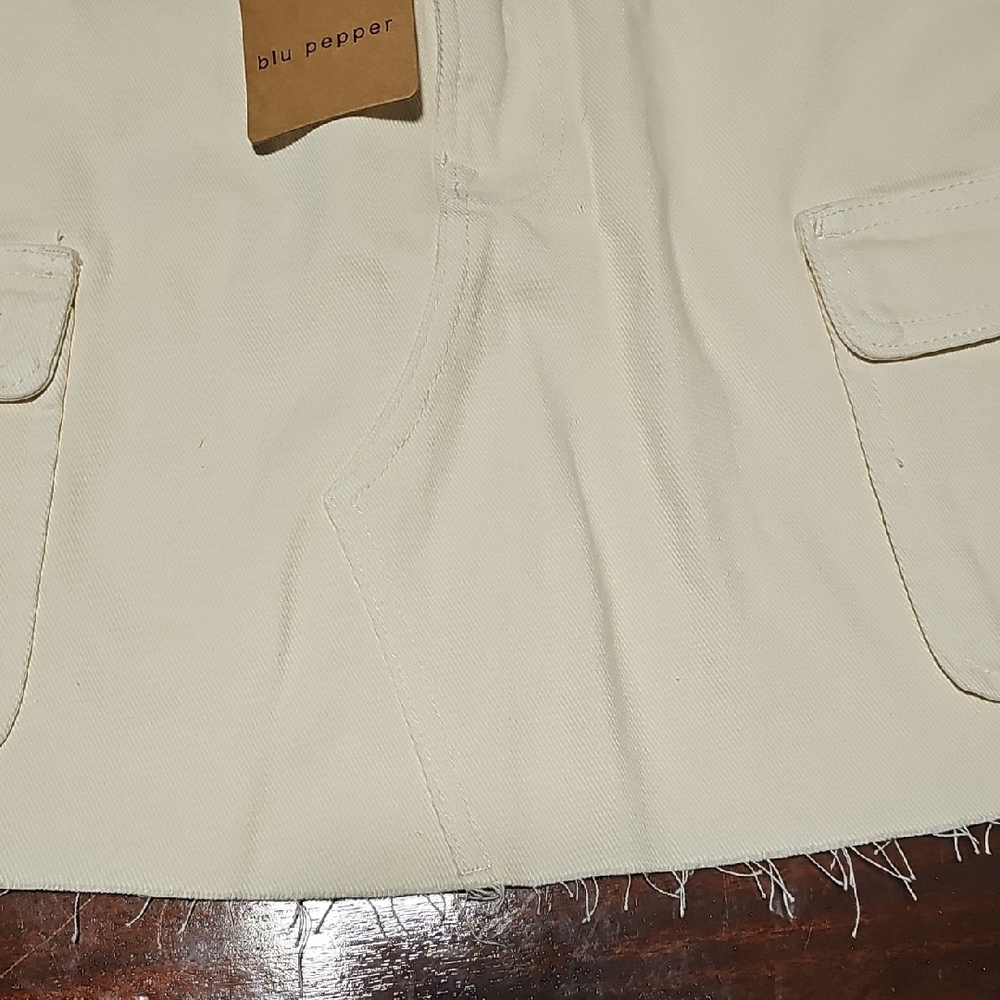 Blu Pepper Cream Skirt with Pockets - Picture 3 of 7
